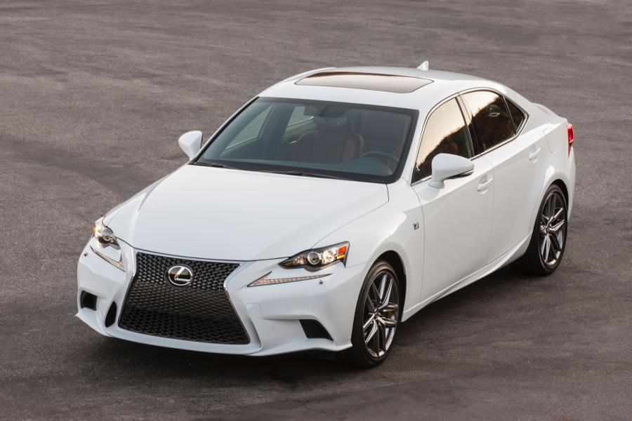 Lexus IS300 AWD F-Sport 2015 года  (фото 2 из 48)